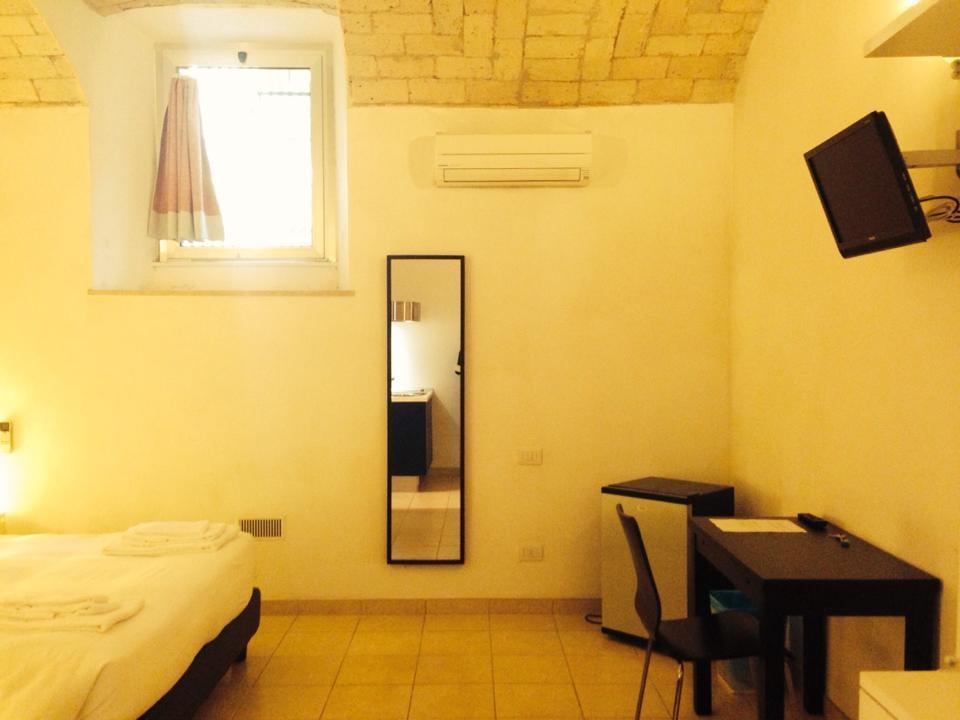 Vatican Rooms Guest House Рим Номер фото