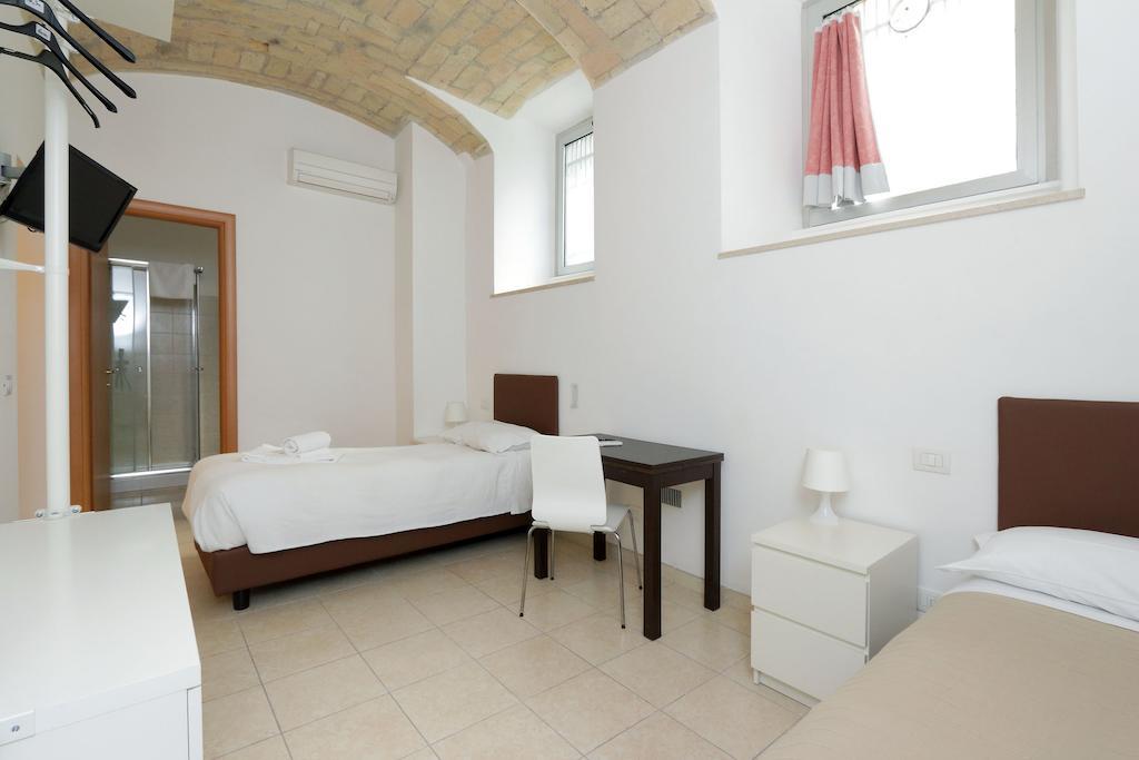 Vatican Rooms Guest House Рим Номер фото